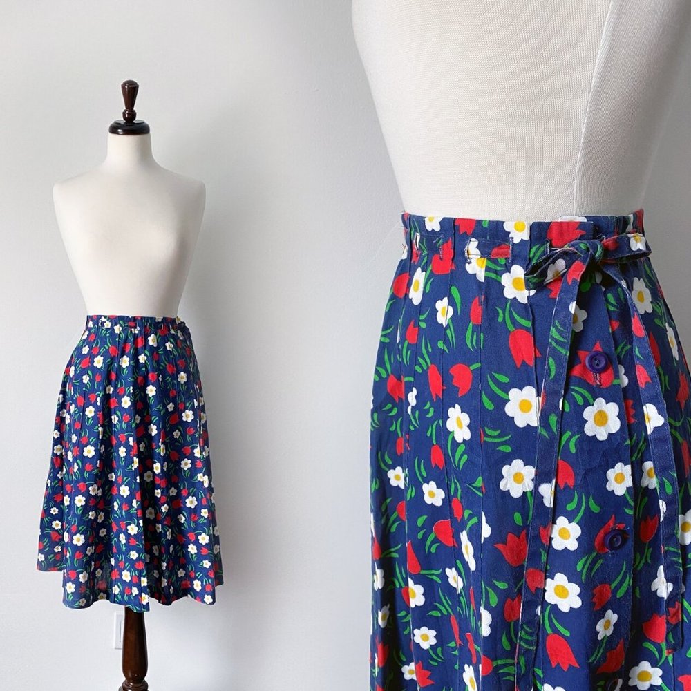 Vintage 70s Flared Midi Wrap Skirt with Sweet Floral Pattern Size S